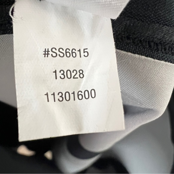 Spanx OnCore Mid Thigh Shorts - Picture 6 of 6